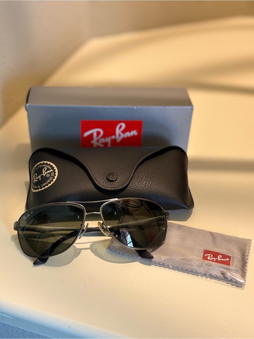 Ray-Ban Men's Silver Frame Aviator Sunglasses with Black Lenses